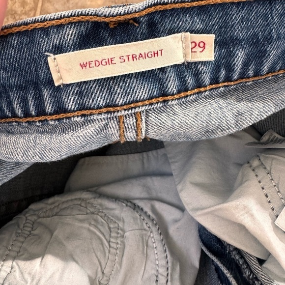 Levi's Premium Wedgie Straight Buttonfly Crop Raw Hem Women's Jeans size READ - Picture 4 of 16